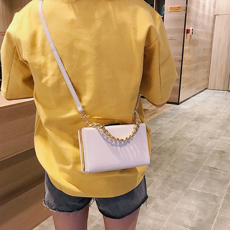 Kjede Plain Pu Flap Crossbody Bag