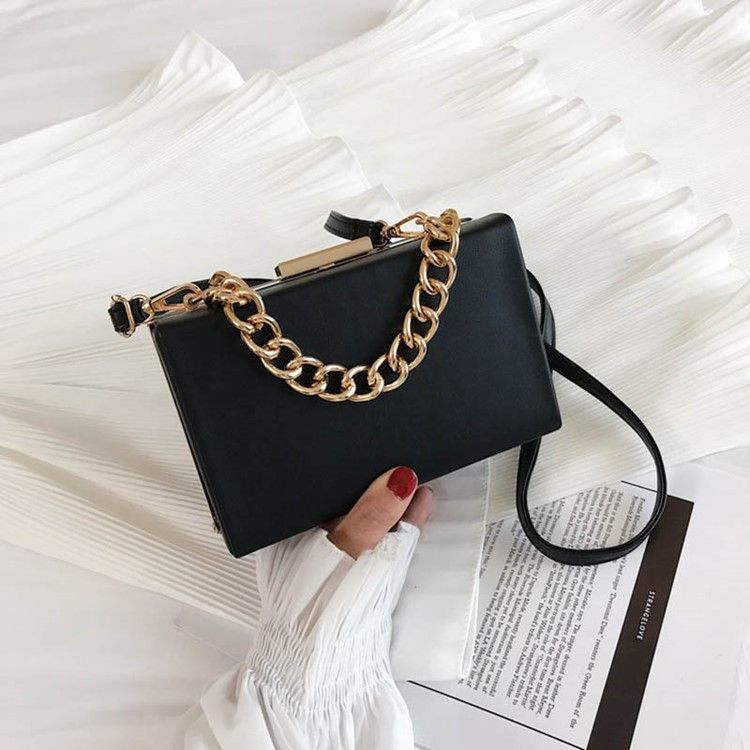 Kjede Plain Pu Flap Crossbody Bag