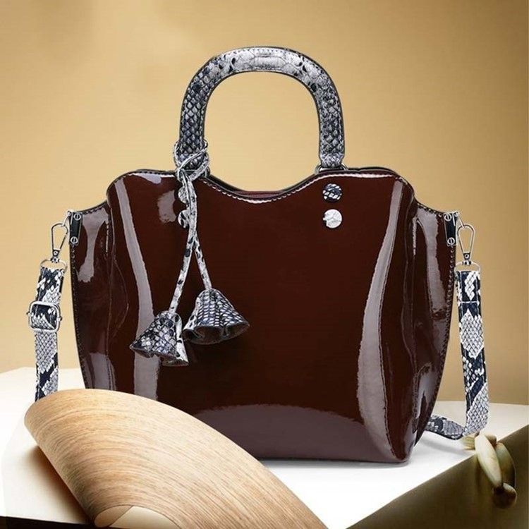 Snake Grain Pattern Thread Serpentine Handbag