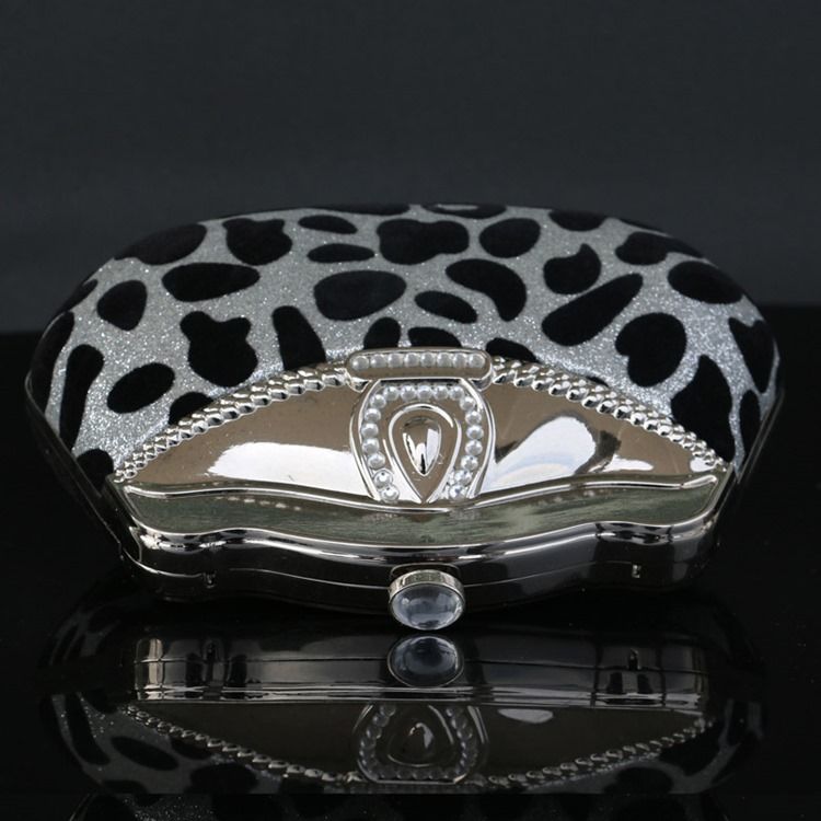 Skallformet Rhinestone Leopard Clutch