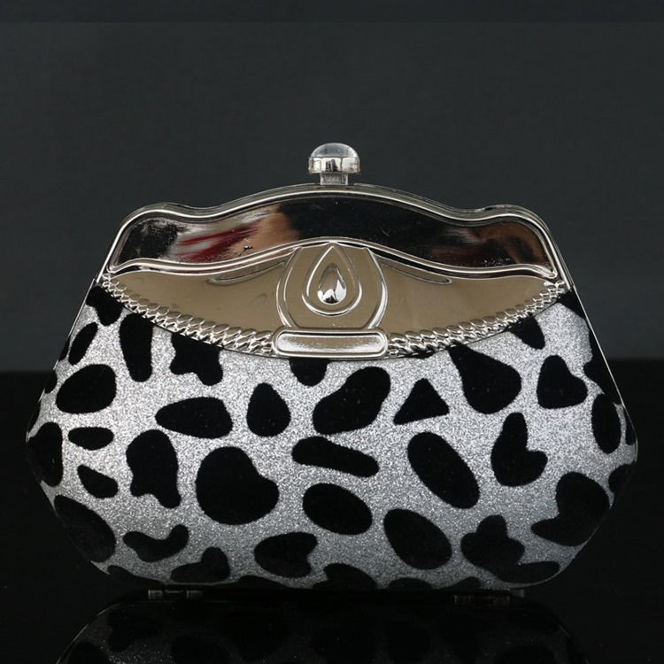 Skallformet Rhinestone Leopard Clutch